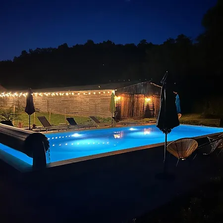Romantic Bijou With Shared Pool